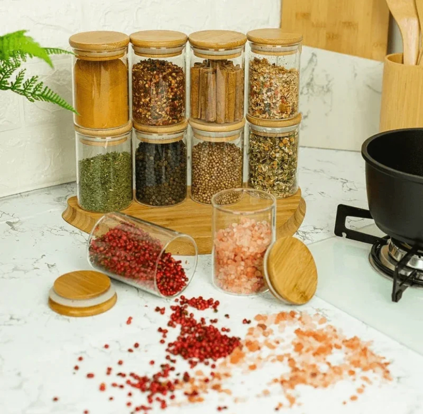 Kit de potes herméticos organizados na cozinha